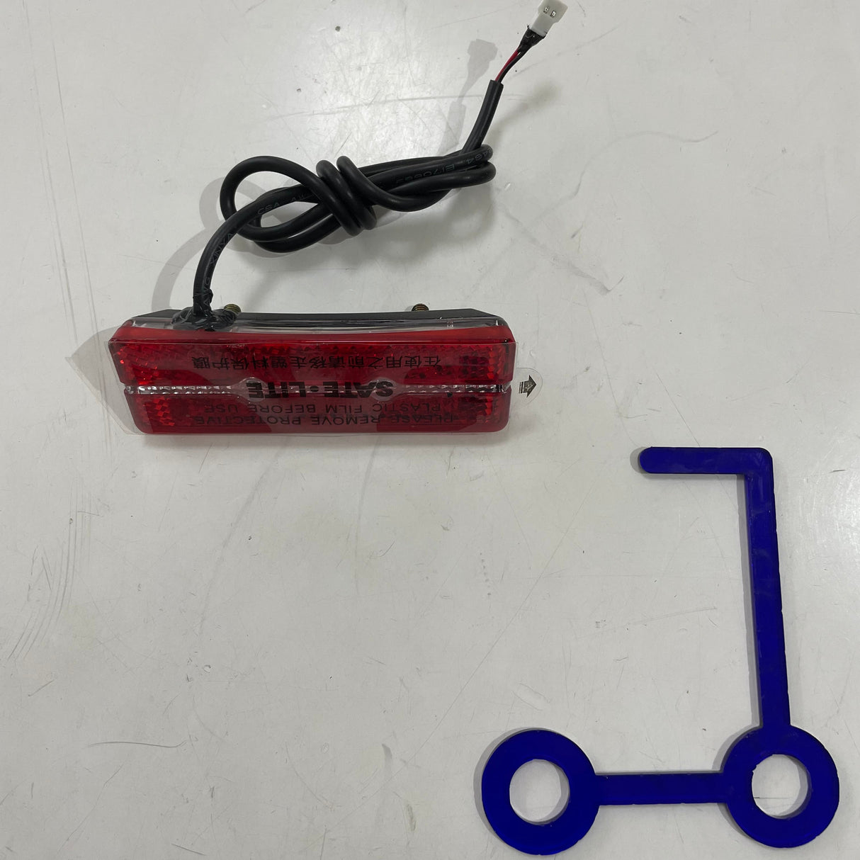 XQISIT X-100 E-Scooter Rücklicht