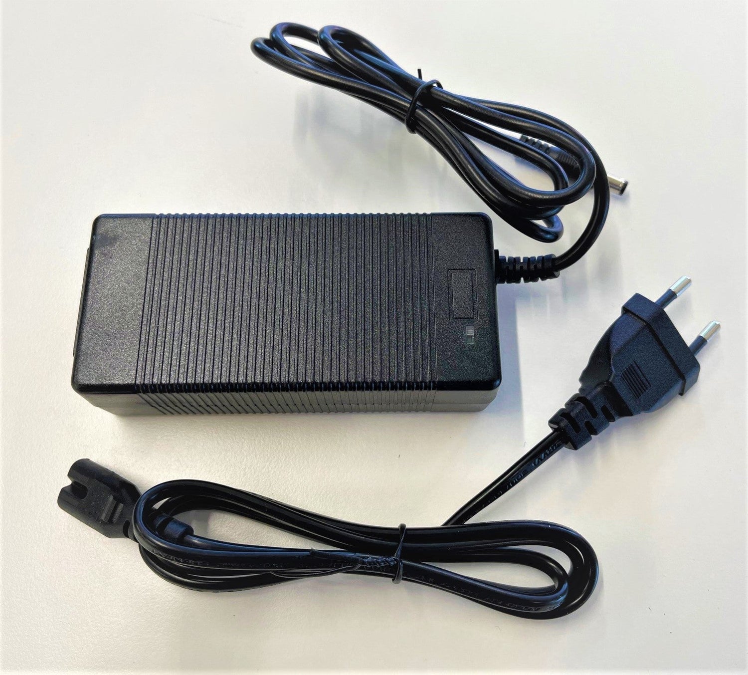 E-Scooter Netz Ladegerät 42V 1,5A