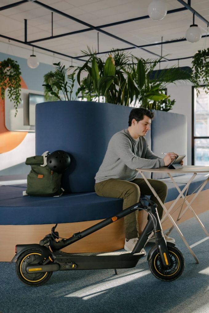 Ninebot KickScooter MAX G2 E + Handyhalterung